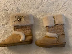 Michael Kors Boots Girls Size 8. Tan with faux fur. Zippered.