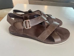 These Chaco sandals are in excellent used condition.  Size 8 / Brown.  Smoke free home. 
