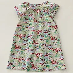 Excellent condition Size: 6-7 girlsShort sleeves Back buttons 100% cotton Length: 24.5 inches Armpit to armpit: 14...