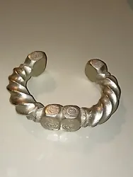 Gros bracelet ethnique ancien MANILLE MONNAIE Africaine alliage bas titre  (cuivre/argent  souvent !? Ou laiton /...