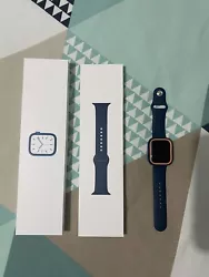 Apple Watch Series 7 45 mm Boîtier Montre Connectée - bleu. Montre tres peu servi en parfait etat . Vendue complete...