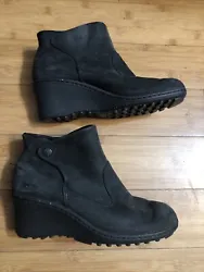 Keen Nubuck Akita Leather Wedge Ankle Booties Boots Women’s Size 8 Heel Snap. Condition is Pre-owned. Shipped with...