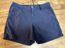 Patagonia Quandary Hiking Shorts Womens Size 4 Navy Blue Inseam 5” Stretch. Great pre-owned condition.