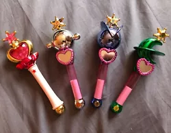 Baguettes magiques Sailor Chibi Moon, Sailor Pluton, Sailor Neptune et Sailor Uranus.