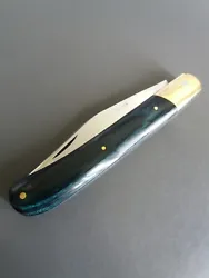 Ancien couteau Salers ,Thiers, en très bon état, aucun jeu. Couteau fermé 11.5 cm ouvert 20 cm. Manche en bois...