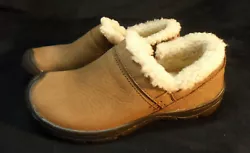 Keen Faux Shearling Lined Slip On Shoes. Warm and Dry. Keen Cush Footbed. In very good pre-owned condition. Sole length...