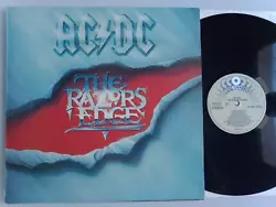 SIDE ONE 1-THUNDERSTRUCK 2-FIRE YOUR GUNS 3-MONEYTALKS 4-THE RAZORS EDGE. TITLE - THE RAZORS ADGE. ARTISTE : ACDC....