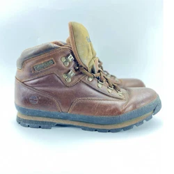 9410 StyleLining & outsole are manmade.
