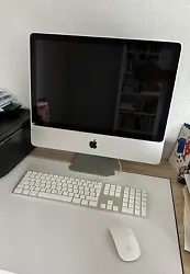 iMac 20’’ - 2009 vendu avec le clavier et la souris Apple.L’ordinateur présente un défaut sur certains tons de...