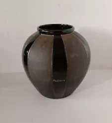 Petit vase en céramique signé de la manufacture Montières sur le côté et en dessous Samara art 5 numéro 28....