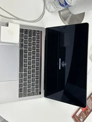 Apple MacBook Pro 13,3