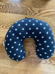 Really nice travel pillow by Belle Hop. Black with white polka dots.  Features a small strap with a velcro closure so...
