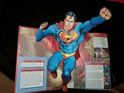 LIVRE POP-UP DC super heroes the ultimate book COMICS avec lumiere bat signal. Pile non incluse 6 doubles pages pop up...