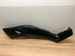 UN CARENAGE PLASTIQUE BL1-F1721-00 YAMAHA 125 300 XMAX X-MAX X MAX 2018. ( verifier que votre modele soit identique ).