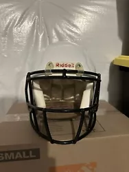 Riddell Speed Adult Large White Football Helmet With Black FacemaskFew battle scars on crown, not horribly noticeable....