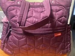 Skip Hop diaper bag PurpleAll zippers workVery clean no holes or damage to interior or exterior Lots of pockets and...