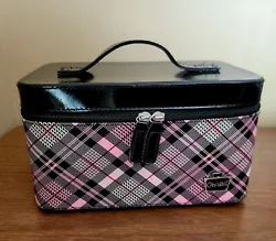 Caboodles MakeUp Carrying Case Black PINK Plaid With Tray Jewelry Organizer. There is a small glue spot on the inside...