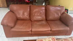 Introducing a premium leather sofa set, consisting of a 3-piece and a 2-piece set. With a chic and modern design, this...