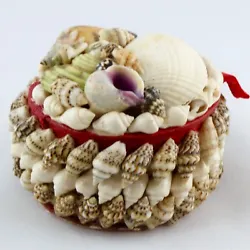 Round shaped, decor made in realshells, 