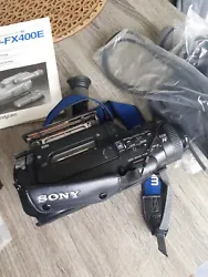 Sony Caméscope Vidéo 8 CCD-FX400E Pour Pièces Ou A Réparer. Vendu avec accessoires câble et sac  J ai pa arrivé...