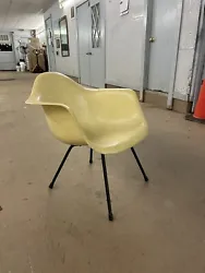 Rare early 1st gen 1950s (1950-1952) Zenith label rope edge chair by Charles and Ray Eames Herman Miller. Hard to find...