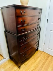 Dixie antique mahogany chest of drawers. Tallboy - Chest on Chest, spectacular piece. Original finish. 