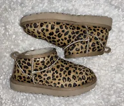UGG Classic Ultra Mini Leopard Print Bootd Womens Size 5 / EUR 36. These super cute mini boots are in great pre-owned...