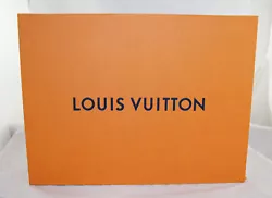 Authentique boite Louis Vuitton. Vendu dans l état ( veuillez regarder les photos ) tres bon etat.