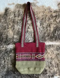 Super pretty, vibrant Aztec / Southwestern style woven print. -Hand crafted in Cusco, Peru. -Pre-owned/pre-loved bag...