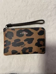 NWT COACH SMALL CORNER ZIP WRISTLET WITH LEOPARD PRINT WALLET LIGHT SADDLE. Product DetailsPrinted coated canvas and...