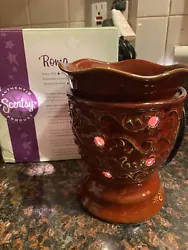 SCENTSY Full Size Red ROMA RENAISSANCE Wax Warmer Retired. Condition is New.