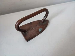 Longueur : 8 cm.