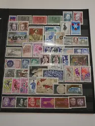 Voici un joli lot de timbres de France. On retrouve 50 timbres neufs sans charnieres. Bonne valeur.