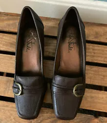 These Life Stride brown leather shoes with a decorative gold buckle and 2