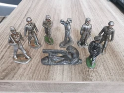 lot 8 ancien soldats de plomb.