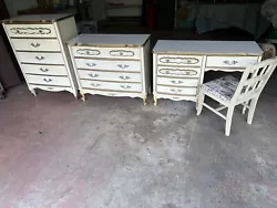 Beautiful bedroom set from a local estate. This is a beautiful set in excellent condition. Drawers slide smoothly. Some...