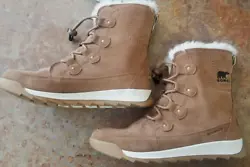 A GREAT LOOKING PAIR OF BOOTS FROM SOREL. JAGGED EDGE SOLE, WITH SOREL IN OFF WHITE ACROSS THE BOTTOM. YOUTH / BIG KID...
