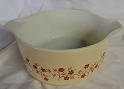 Pyrex~Trailing Flowers~475-B~Casserole Dish. Condition is Used. Shipped with USPS Priority Mail.