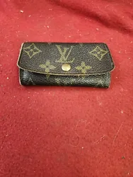 AUTHENTIC LOUIS VUITTON 6 Key Holder Monogram Canvas.  Could use a good cleaning.  Ill let the buyer do that.