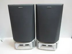 Aiwa Model SX - ZL100 40W Bookshelf Speakers. what you see in the picture exactly what your get.