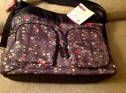 2 insulated bottle pockets. Nice changing pad with own zippered pocket.