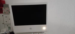 iMac G5.  Des mises a jours sont nécessaires, un trait de pixel ne fonctionne pas (bande différentes de couleur)