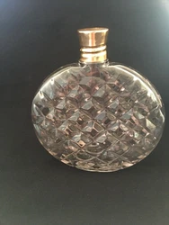 Flacon parfum vide. Flacon verre ancien.