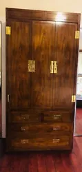 Henredon Bedroom Set. Multiple pieces as pictured.. Condition is 