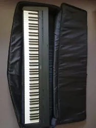 Piano numérique Yamaha P-45 acheté en 2018, très peu utilisé et vendu avec une housse de transport
