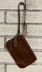 COACH Wristlet Brown Leather Small Purse. Good condition