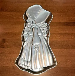 RARE WILTON HOLLY HOBBIE CAKE PAN FROM 1975. IN REALLY GREAT, GENTLY USED CONDITION.
