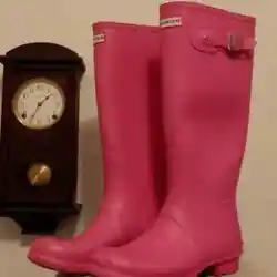 TALL PINK HUNTER knee high rain rubber boots. Used in great shape. No holes or tears, buckles intact, heels and soles...