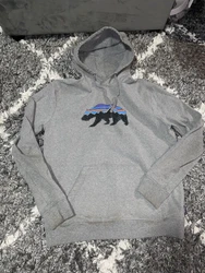 Patagonia Mens Uprisal Hoodie Gray Drawstring Size Large Multicolor Bear. Has staining/discoloration on cuffs of...