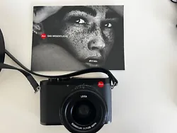 The Leica Q2 features energy-saving Bluetooth connectivity for fast, wireless connection. The Leica Q2 boasts an...
